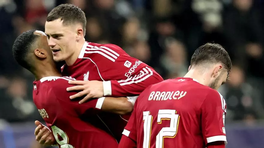 El Liverpool se da un festín en Frankfurt