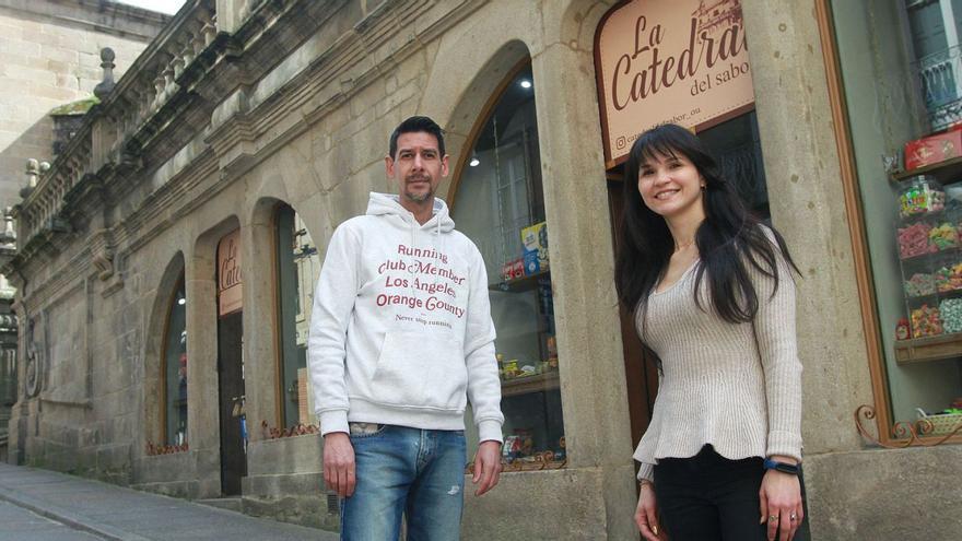 Jericot y Naileth, los nuevos inquilinos del bajo de la catedral situado a sus espaldas . | Iñaki Osorio