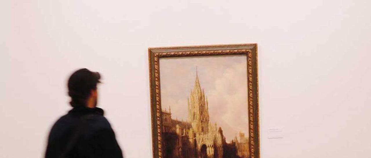 Un visitante observa el cuadro de Villaamil &quot;Una procesión en la Catedral de Oviedo&quot; en la muestra &quot;Imago Urbis&quot;, en el Museo de Bellas Artes de Asturias.