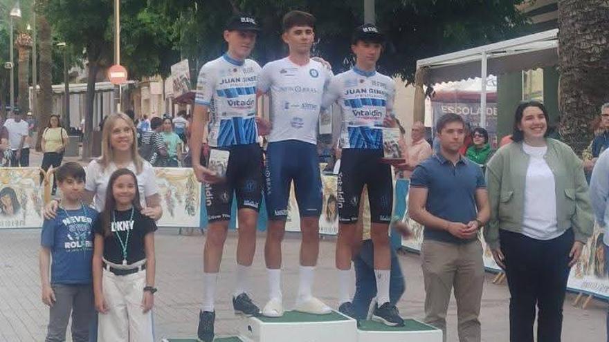 El ciclista Nicolás Donat sube al podio en el Trofeo Virgen del Milagro de Cocentaina