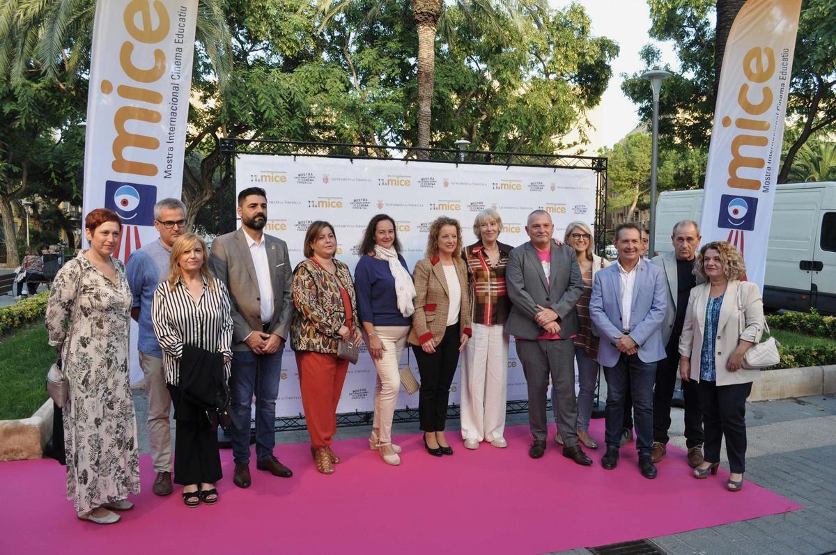 La Corporación Muncipal de Xirivella con los protagonistas de la MICE.