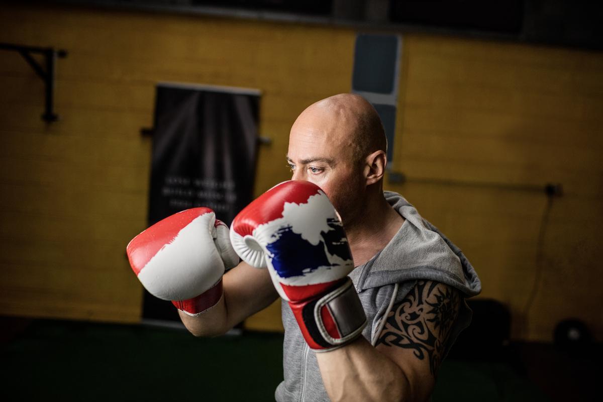 Los guantes de boxeo perfectos para hombres mayores de 35 años que quieren poner a prueba su fuerza