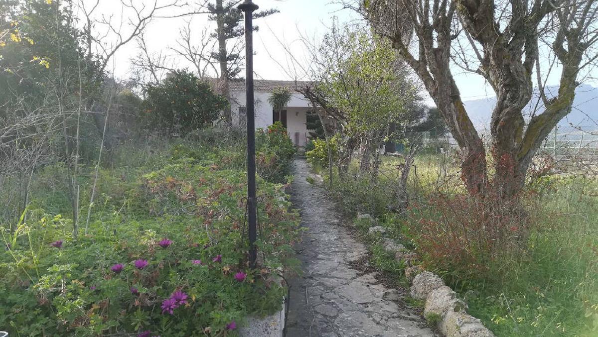 Una parte del terreno que heredó la fundación Ayuda para la Iglesia Necesitada y se ha puesto a la venta.