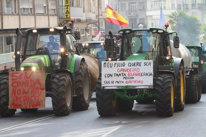 Tractorada en Ourense: doscientos vehículos agrícolas colapsan la ciudad en protesta contra las medidas de la UE