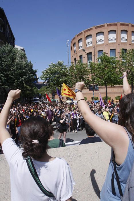 Manifestació d''estudiants universitaris a Girona