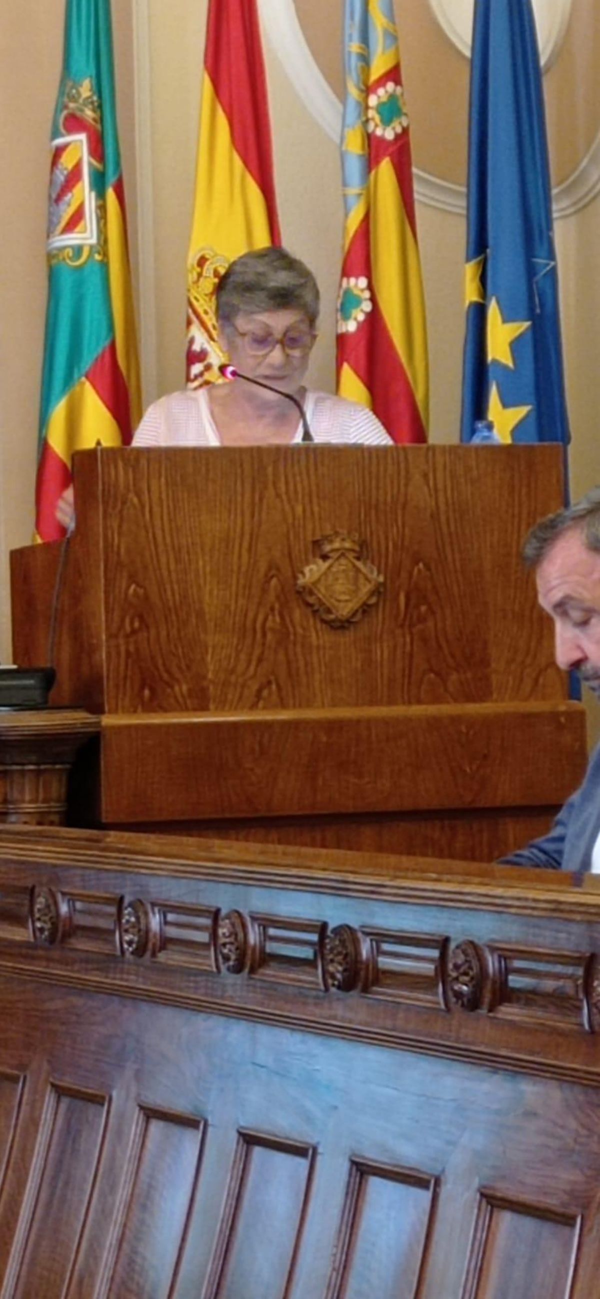 La vecina Encarna Marmaneu, este jueves, durante su intervención.