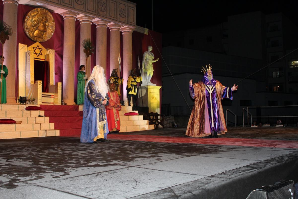 El escenario recrea el palacio de Herodes, donde llegan los Magos de Oriente siguiendo la estrella