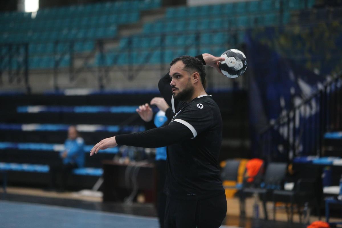 Javi García se ejercita durante un entrenamiento en O Gatañal.
