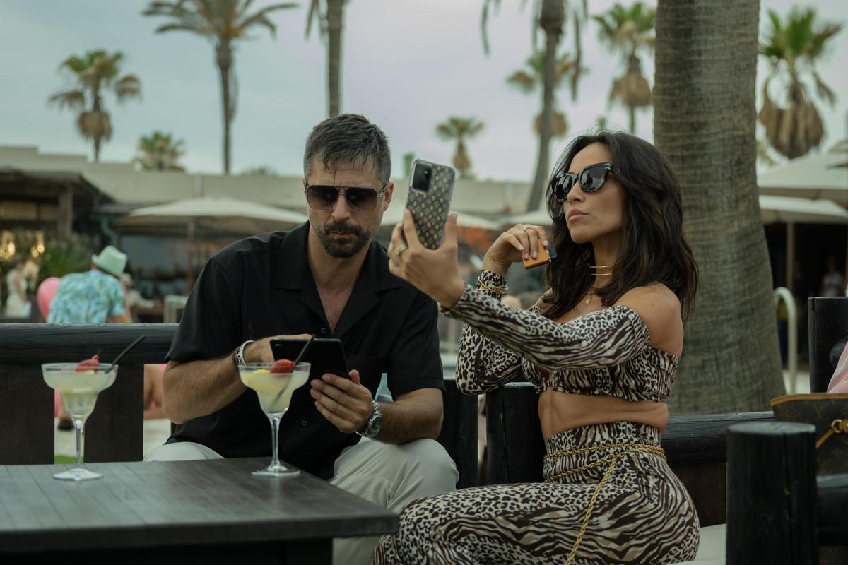 Hugo Silva y Ana Isabelle, en una imagen de 'Marbella'