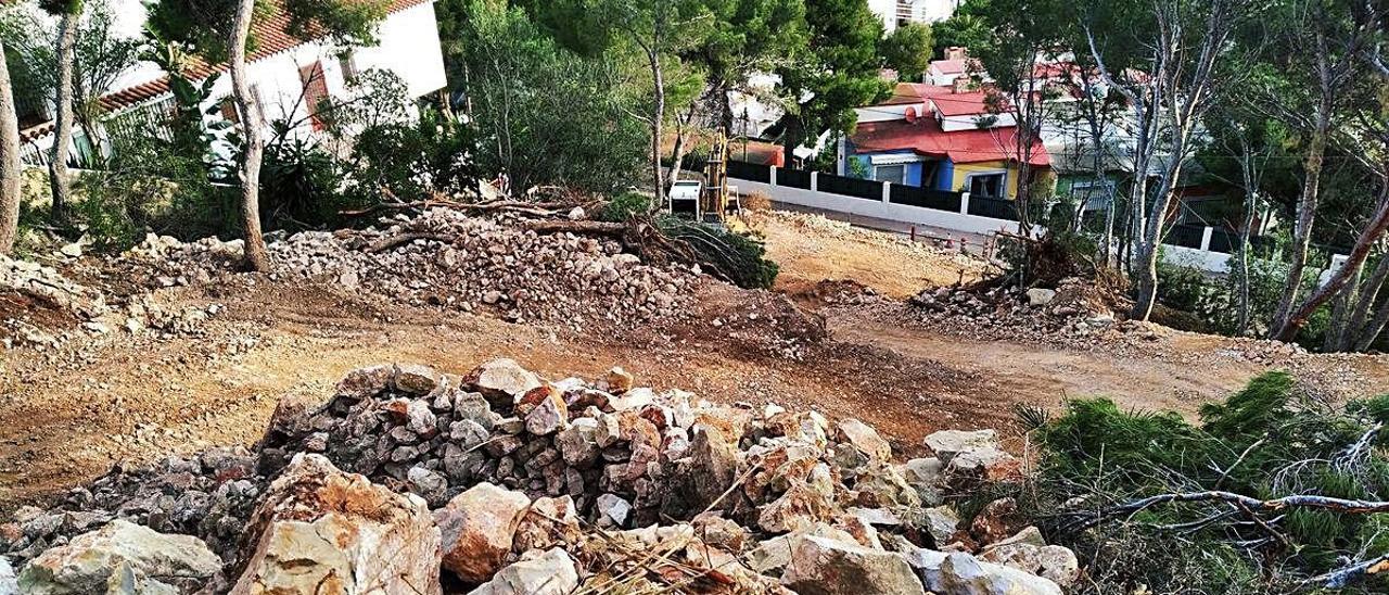 Unas obras que incumplen el estado de alarma dejan sin agua a vecinos de Dénia