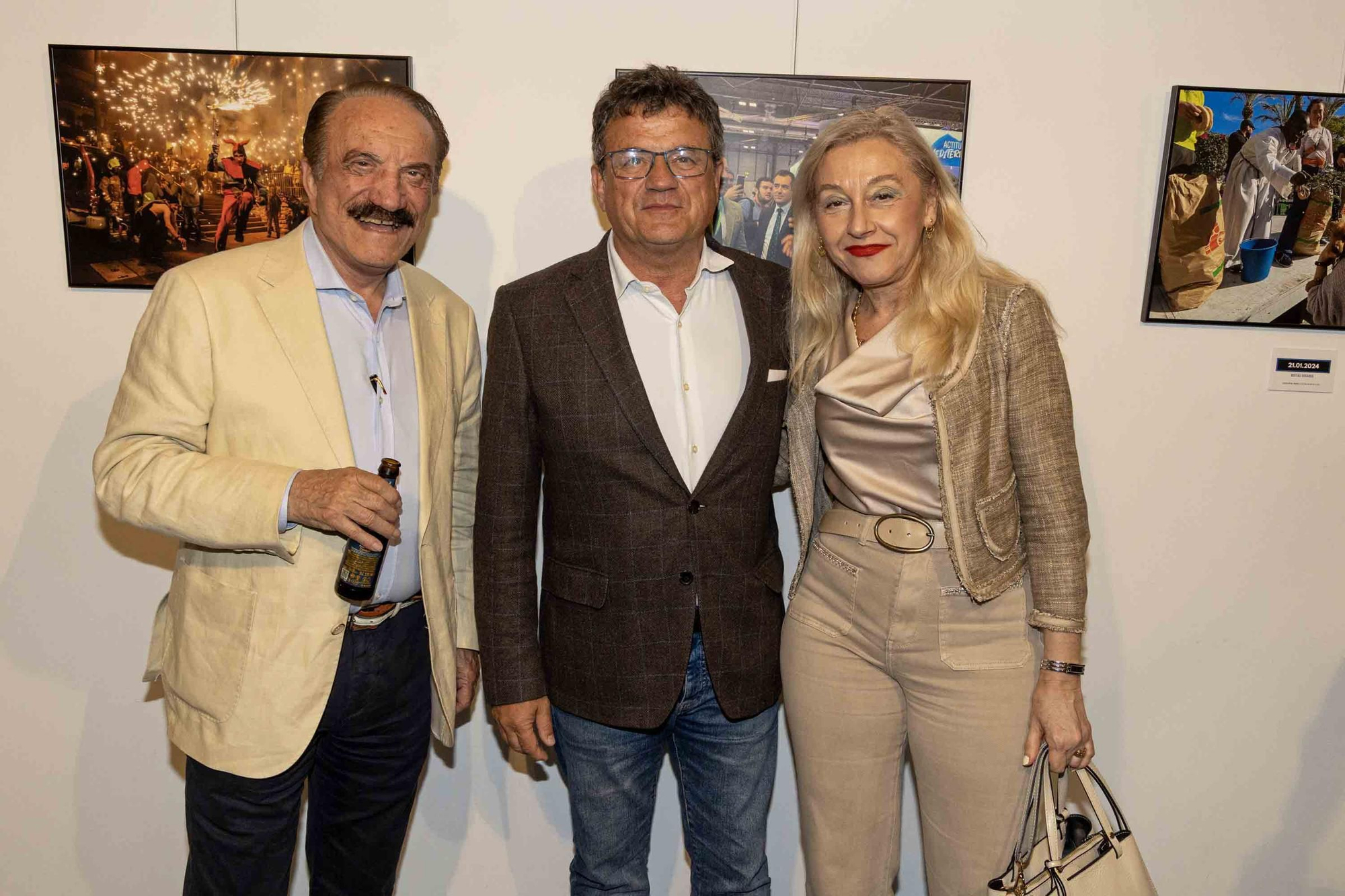 lleno total en la inauguración de INFotoperiodistas 2024,. un año de fotografía de prensa en Alicante