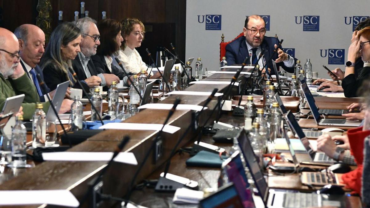 Consello de goberno de la USC reunido este viernes.