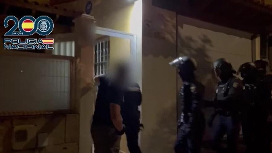La Policía Nacional entra en una de las propiedades