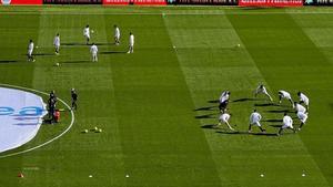 Calentamiento del Sevilla FC antes del partido contra el Oviedo en el Ramón Sánchez-Pizjuán