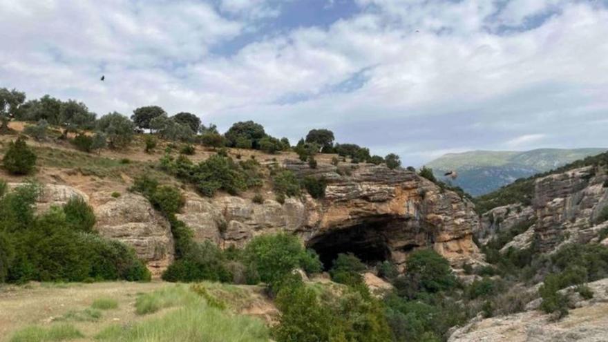 Entrada a la cueva de Chaves. | DPH