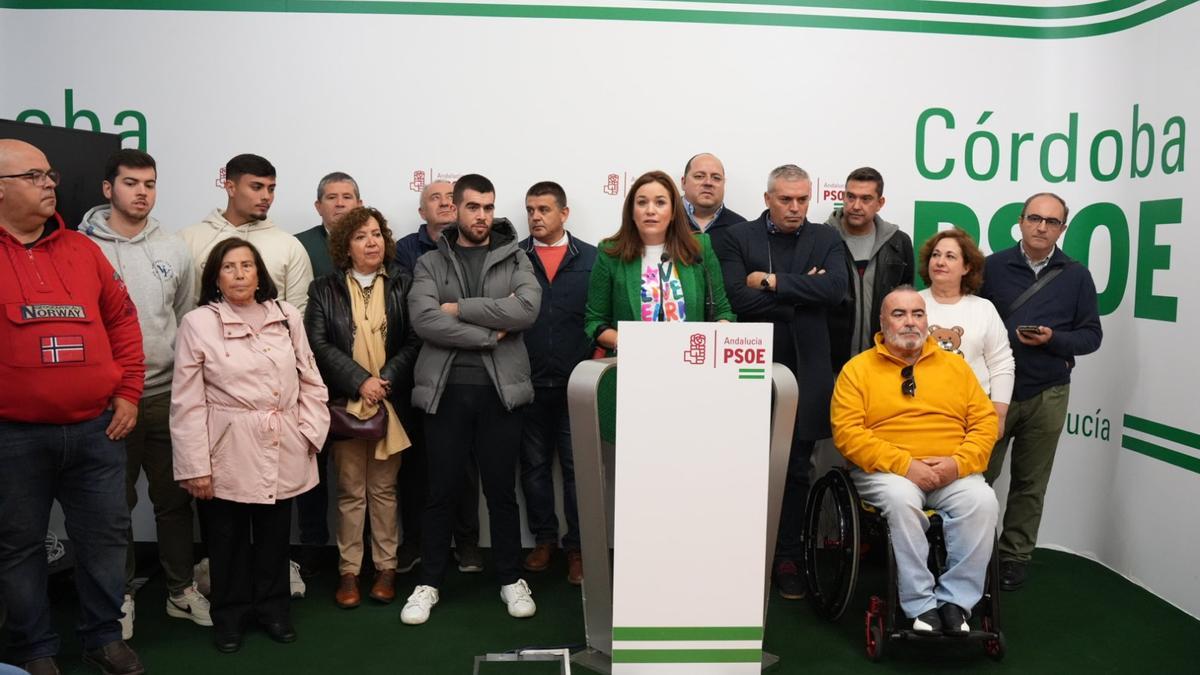 Primer paso oficial de la precandidatura de Carmen Victoria Campos, hoy en la sede del PSOE.