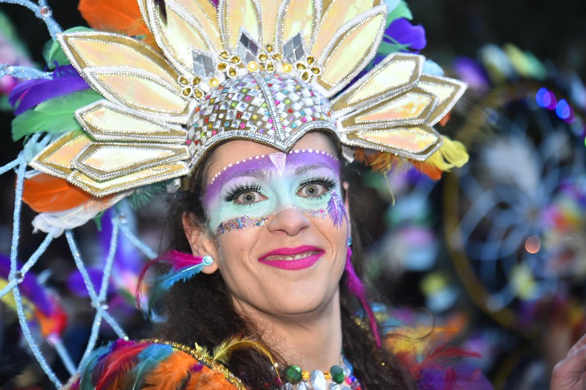 Sonrisas y música hicieron gozar a niños y mayores en el Carnaval de Cartagena.