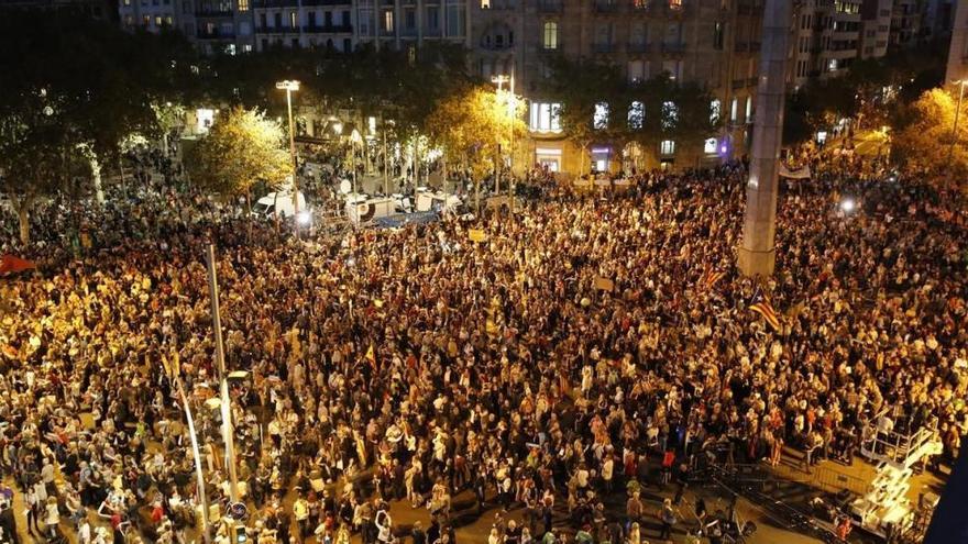 Concentración multitudinaria por Sànchez y Cuixart en Barcelona
