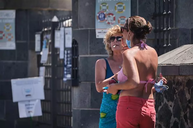 Coronavirus| Distancia de seguridad, mascarillas y fumadores en el Parque Marítimo