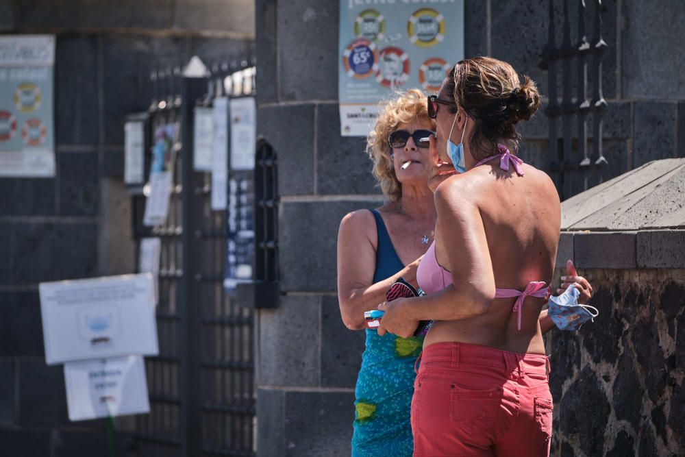 Distancia de seguridad, mascarillas y fumadores.