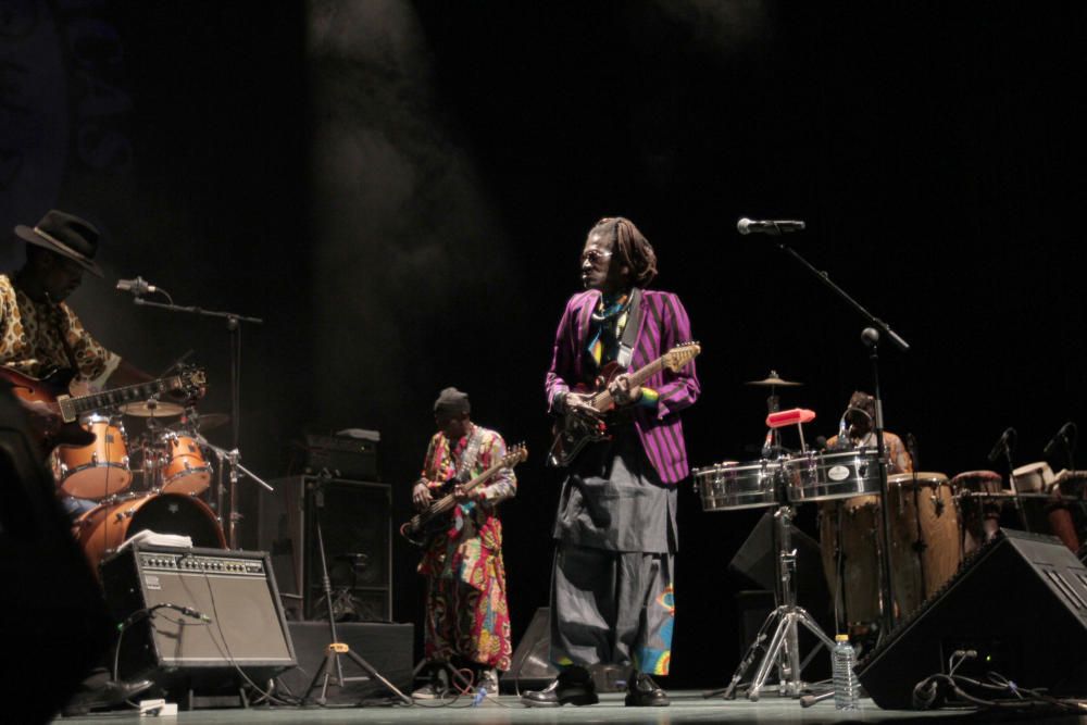 Cheikh Lô agradece el Premio Especial con un derroche de su voz comprometida