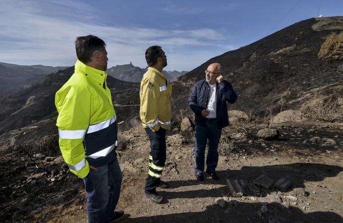 27/09/2017 CUMBRE DE GRAN CANARIA. Consejero del Gobierno de Canarias Morales del incendio. FOTO: J. PÉREZ CURBELO