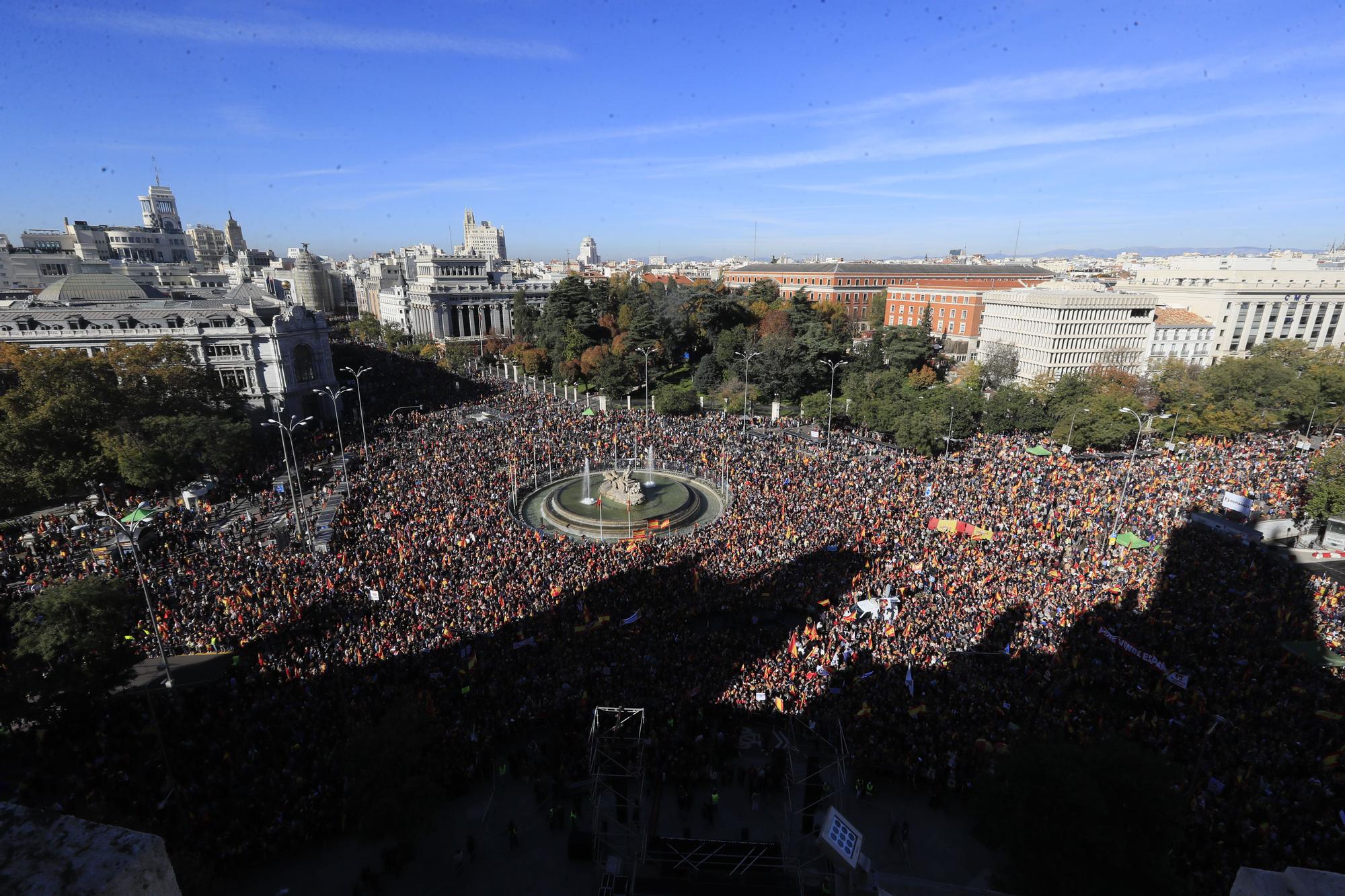 Manifestación multitudinaria contra la amnistía en la Plaza de Cibeles de Madrid