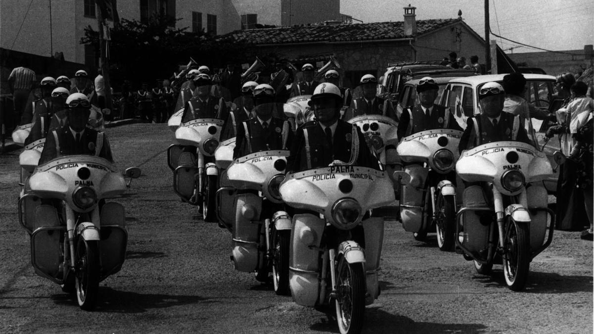Desfile de motos cuando se inauguró Sant Ferran.