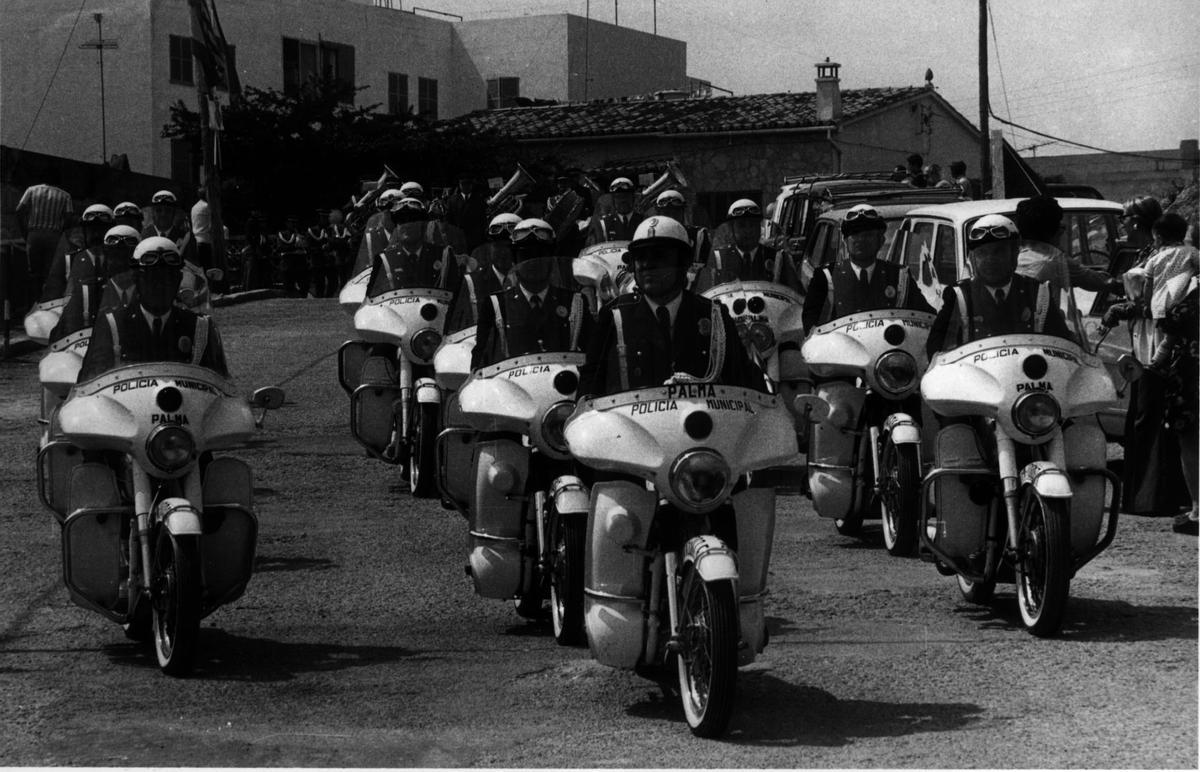 Desfile de motos cuando se inauguró Sant Ferran.