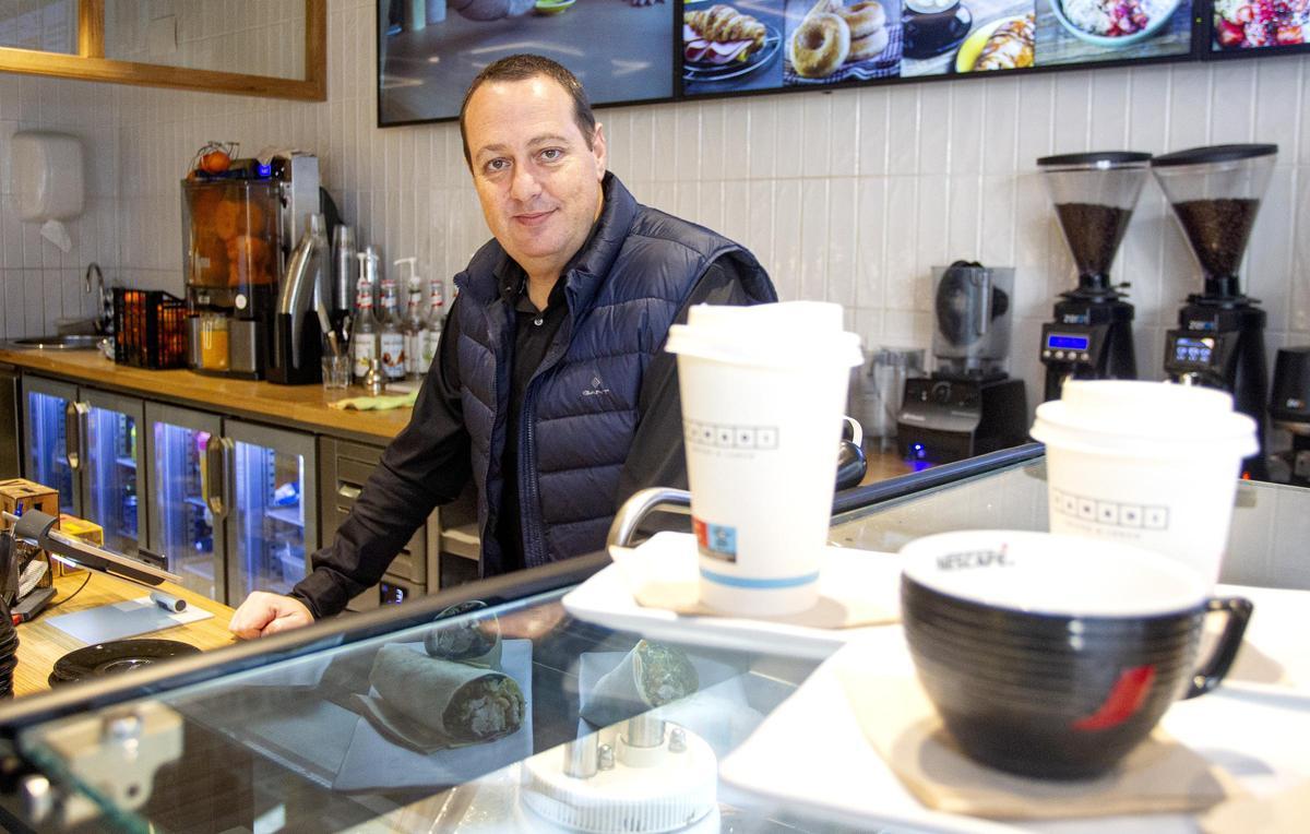 Martí, en el local de Vanadi en la avenida de Maisonnave de Alicante.