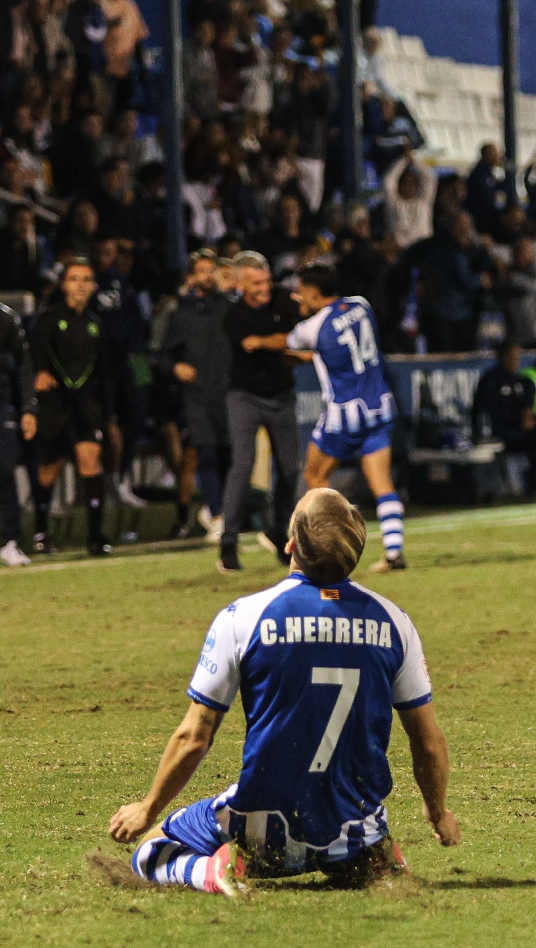 El Alcoyano vuela empujado por la afición