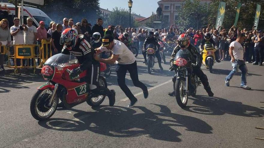 Salida de una prueba de la concentración de motos en Colombres.