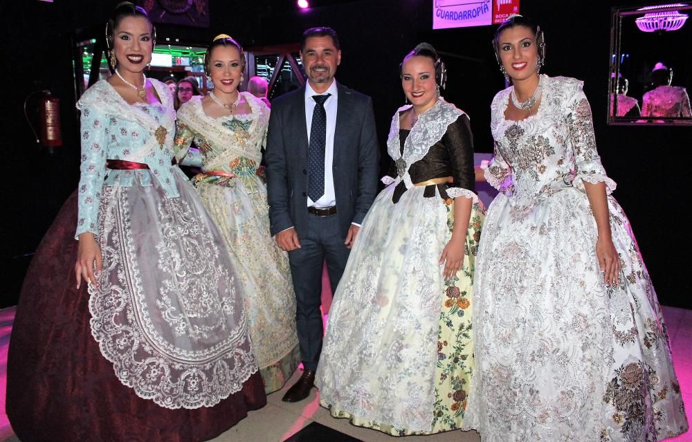 Falleras con Art Antic.