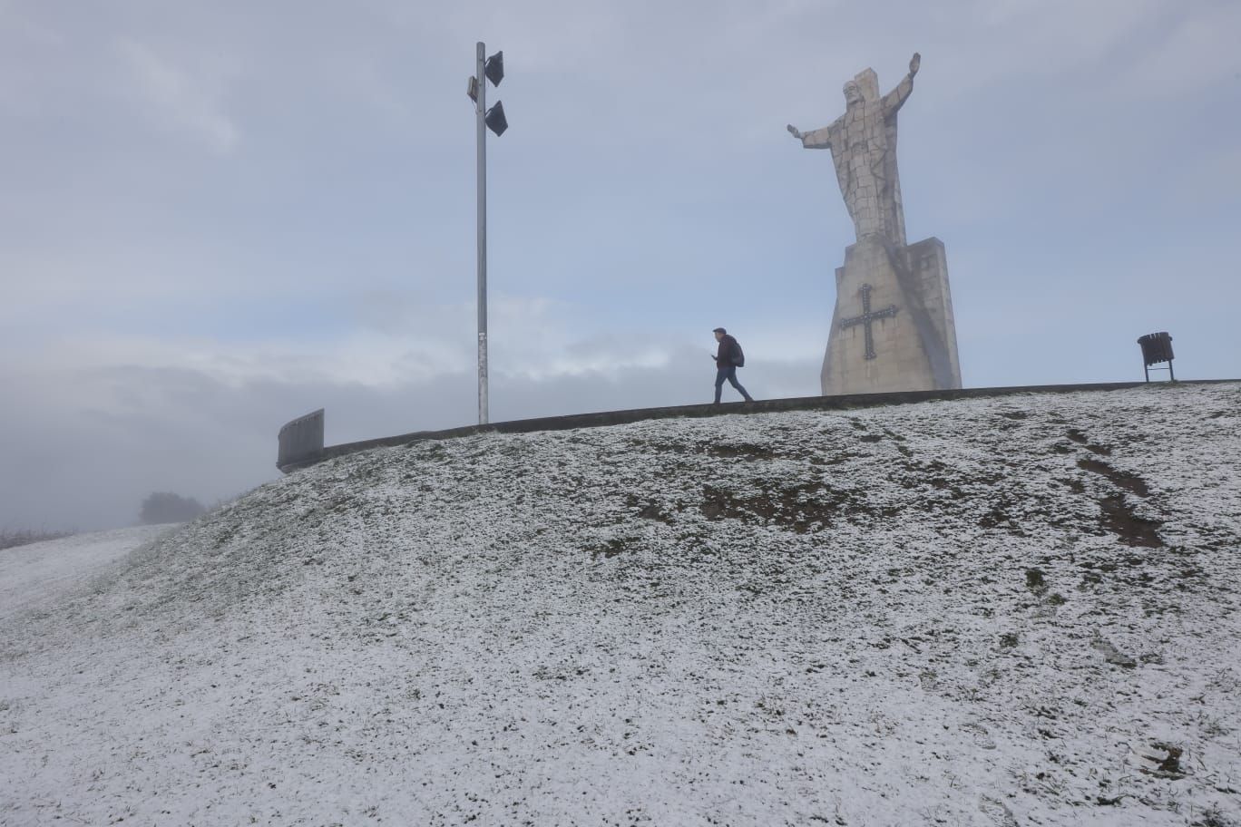 Nieve en Oviedo: caen los primeros copos en Monte Naranco