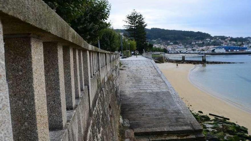 La balaustrada del paseo de Pescadoira, en Bueu. // Gonzalo Núñez