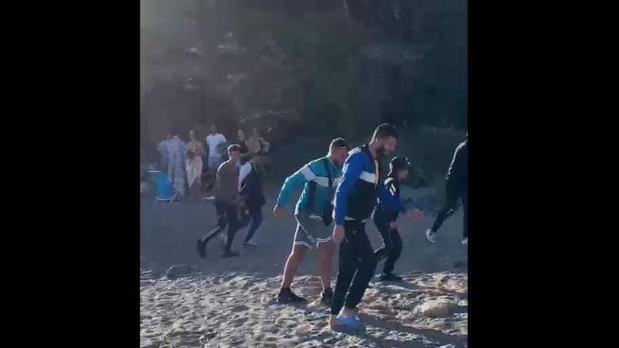 Llegada de pateras a la playa de Cala Reona