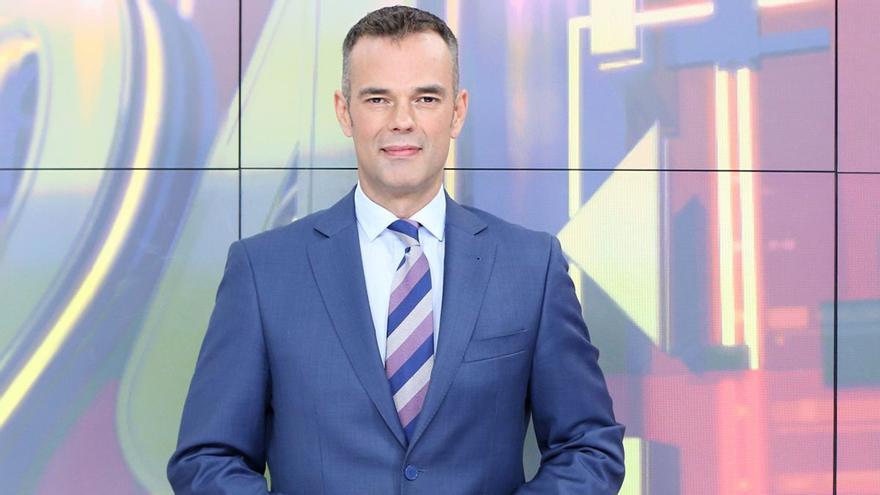Igor Gómez presentará el Telediario Fin de Semana con Lara Siscar tras la salida de Diego Losada