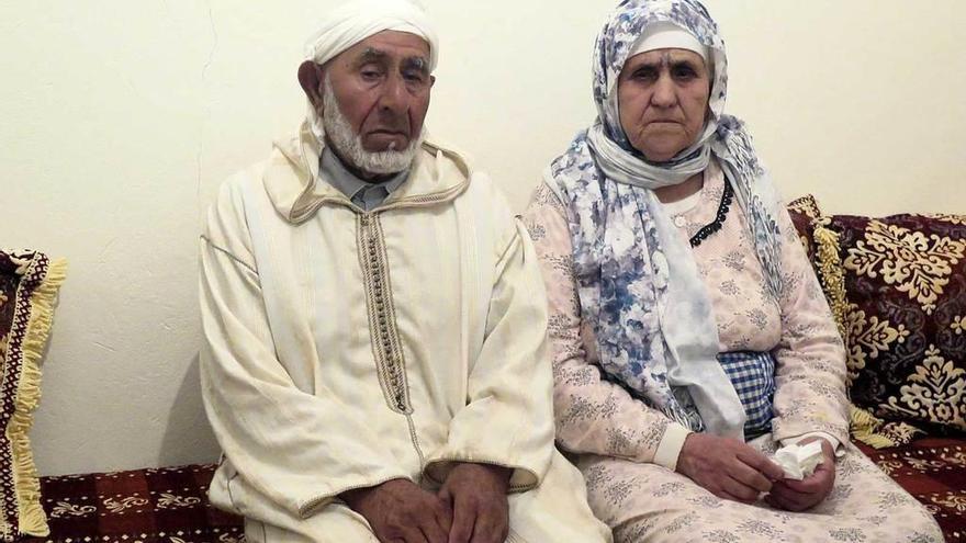 Aqabush Abouyaaqoub y Cherifa Hicham, abuelos del terrorista huido.