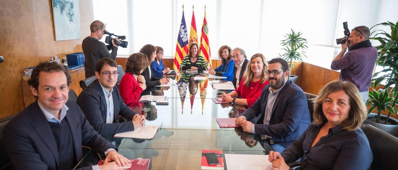 La reunión del Consell de Govern, presidido por Francina Armengol, celebrada la pasada legislatura en el Consell de Eivissa. | VICENT MARÍ