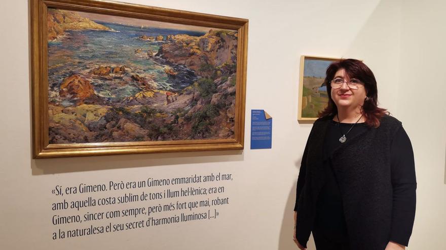 Mariona Seguranyes, al costat d’una peça de Francesc Gimeno, al Museu d’Art de Girona. | CRISTINA VILÀ