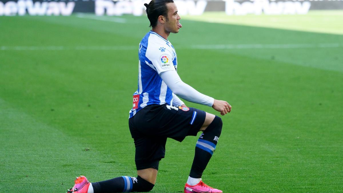 De Tomás, de rodillas tras errar una ocasión de gol con el Espanyol.