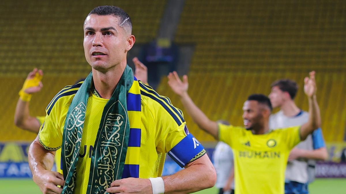 Cristiano, con la bufanda de los colores de la bandera saudí