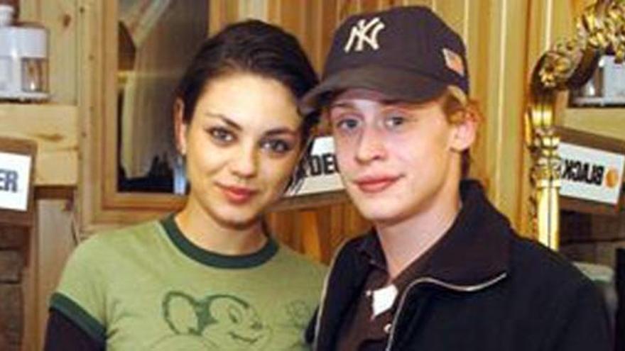 Mila Kunis y Macaulay Culkin.