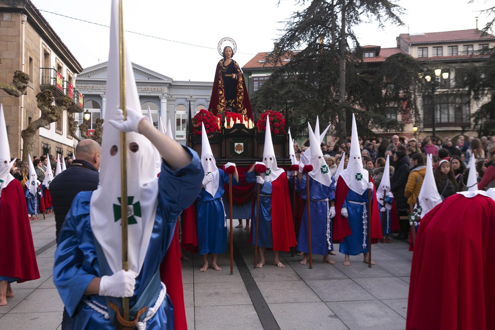 EN IMÁGENES: Así fue la procesión del Encuentro en Avilés