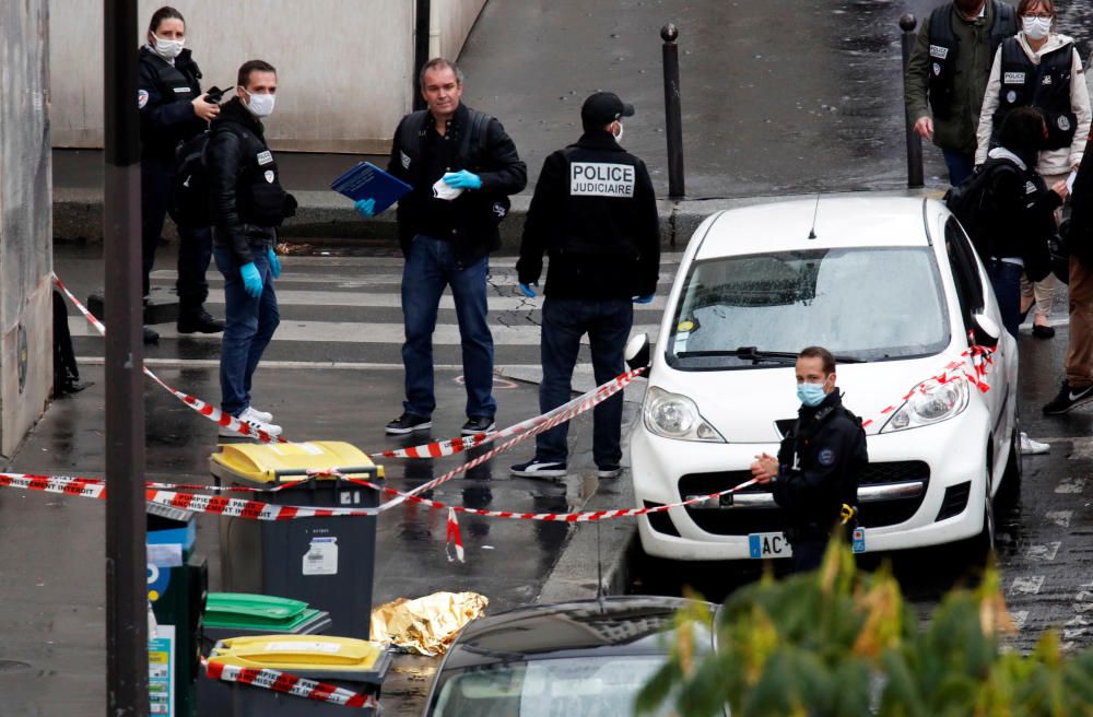 Cuatro heridos por arma blanca en París.