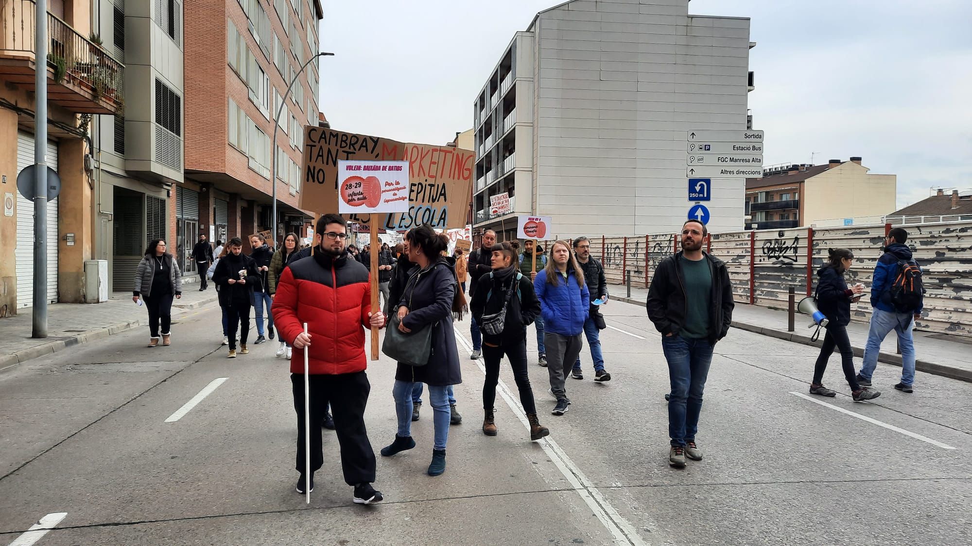 Talls de carretera a Manresa per la protesta de mestres i professors