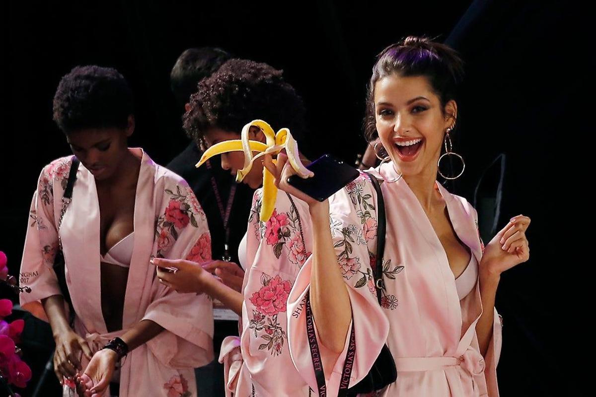 Backstage Victoria's Secret Fashion Show 2017