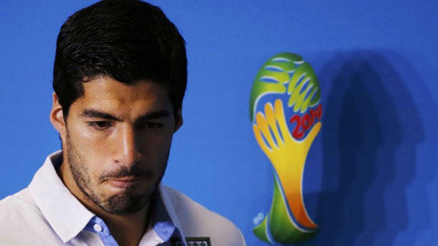 Luis Suárez pide perdón a &quot;Chiellini y a toda la familia del fútbol&quot;