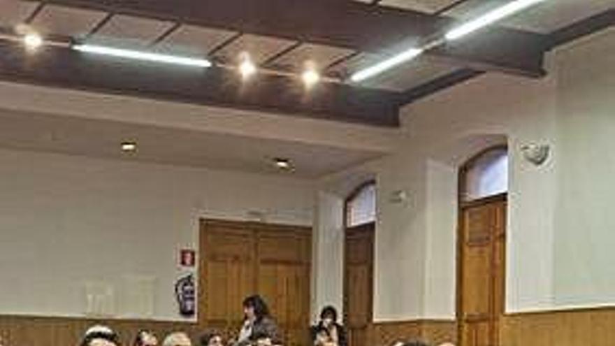 Reunión de alcaldes en 2015 para explicar las ventajas de las MIG. A. G.