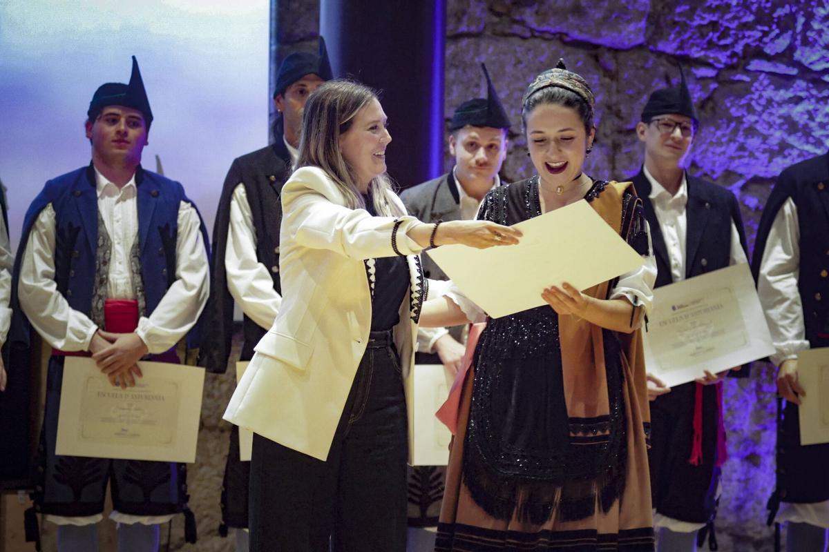 Acto de clausura del tercer curso de la Escuela de Asturianía.